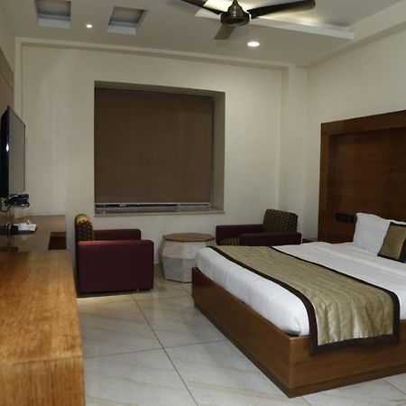 Hotel Pacific Roorkee Exteriér fotografie