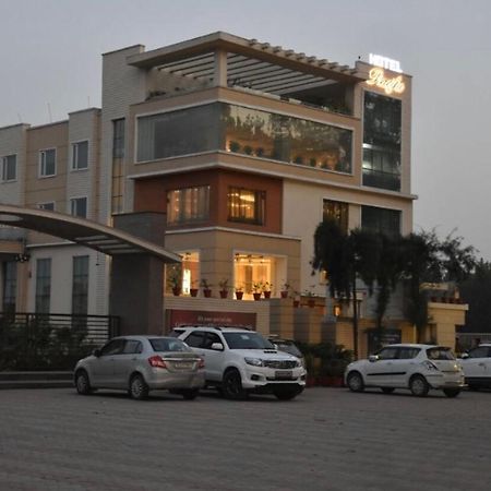 Hotel Pacific Roorkee Exteriér fotografie