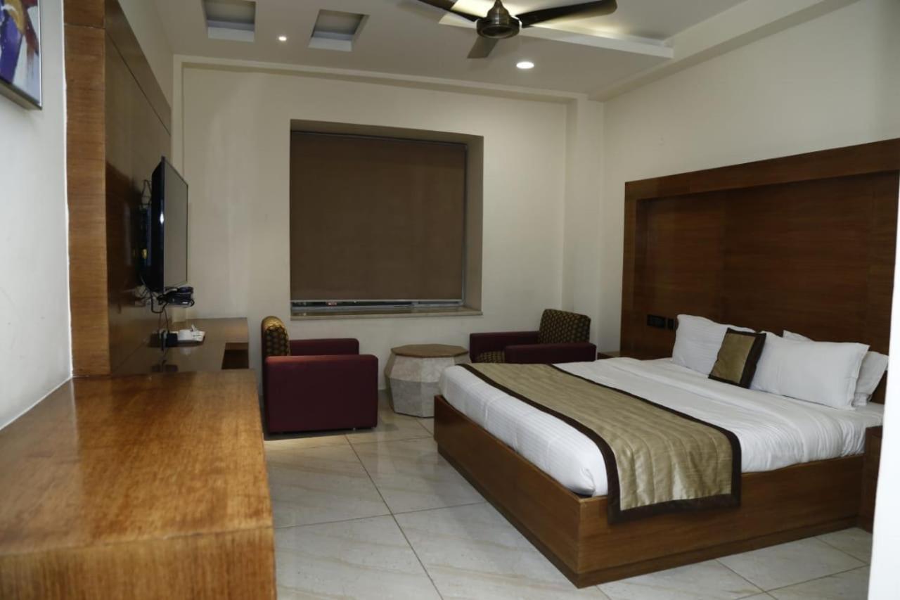 Hotel Pacific Roorkee Exteriér fotografie